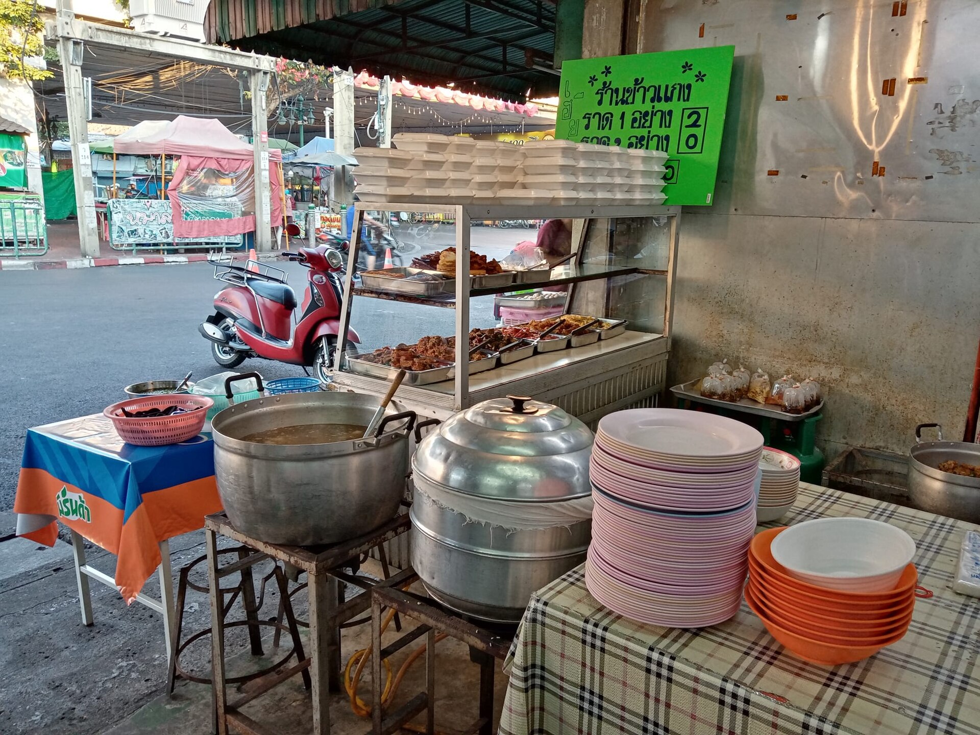 Chao Phrom Market in Ayutthaya
